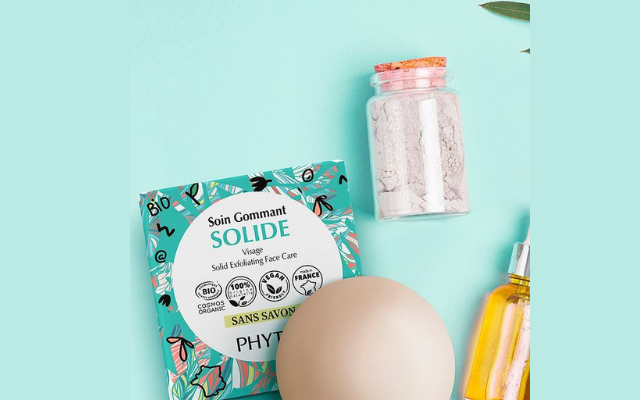 Peeling do twarzy w kostce - jak działa?